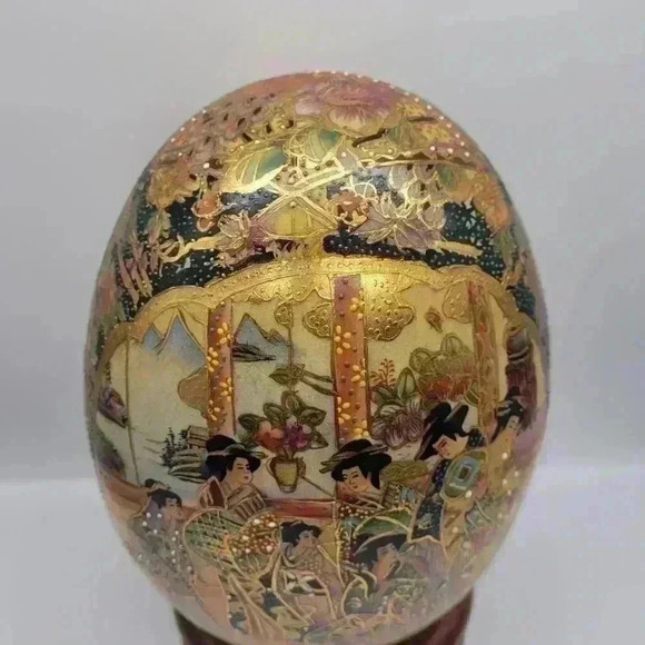 COPY - Beautiful Large Porcelain Satsuma Stamped Egg, Wooden stand Geisha Gilt … - Picture 4 of 14
